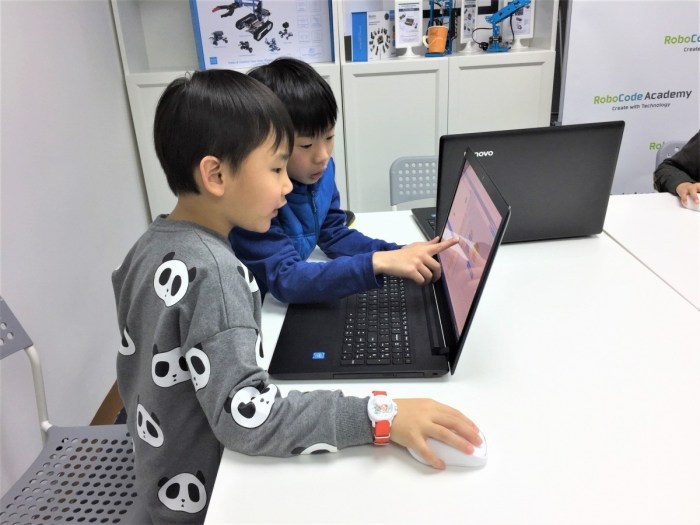 Gadget Interaktif yang Mengajarkan Coding