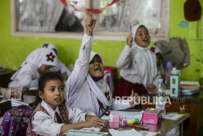 Kampus Mengajar 5 Pembelajaran Inovatif ๎dan๎ Menyenangkan dalam Kelas ... Meriah dan Edukatif, Kelulusan SD Ini Tanpa Gadget Sama Sekali