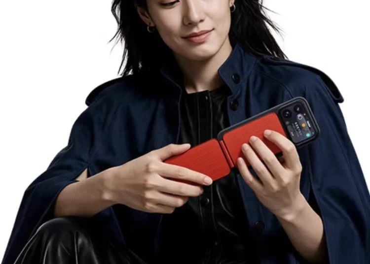 Aksesoris dan Layar Sekunder Xiaomi 18 Pro Ubah Ponsel Jadi Gitar