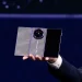 Smartphone Layar Lipat Tiga dengan Fitur Privacy Display