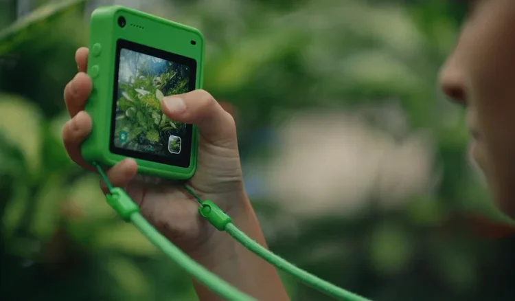 Smartphone Aman untuk Anak Bermain di Luar