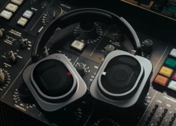 Headphone Nothing Pro Resmi di Indonesia dengan Harga Terbaru